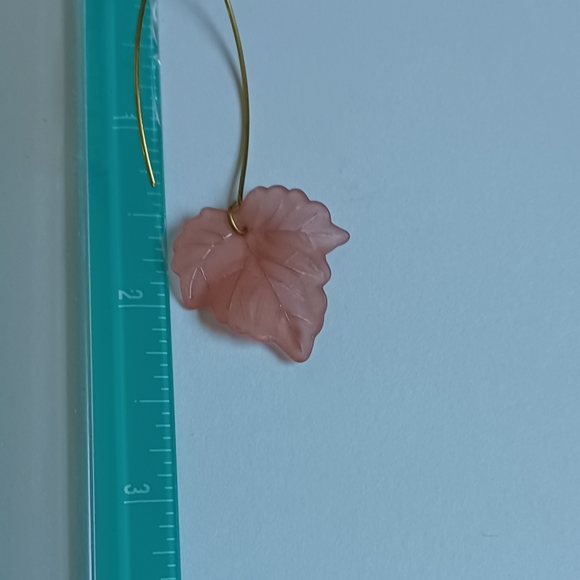 Frosted leaf drop earrings - Picture 2 of 3